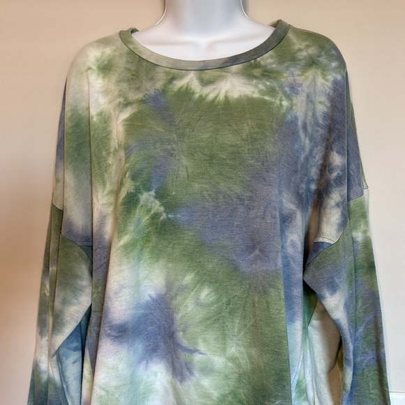 GIBSONLOOK Lightweight Tie-Dyed Sweatshirt - Picture 2 of 5